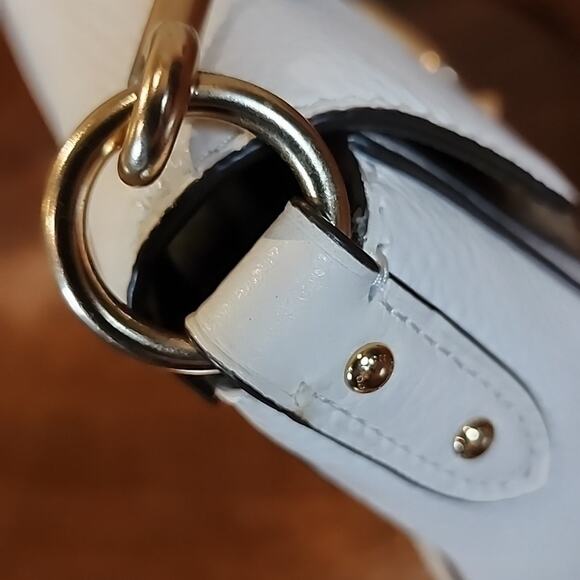 Coach Signature Canvas & White Leather Shoulder Bag – Gold Hardware.  Luxury - Picture 14 of 14